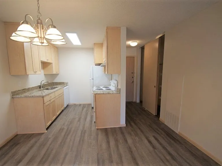 Larpenteur Estates Apartments — Photo 79
