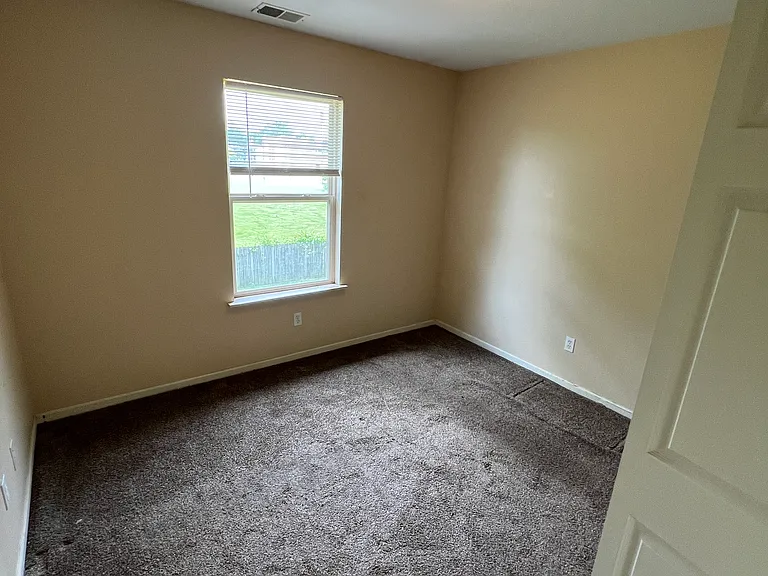 918 E Front St #D — Photo 9