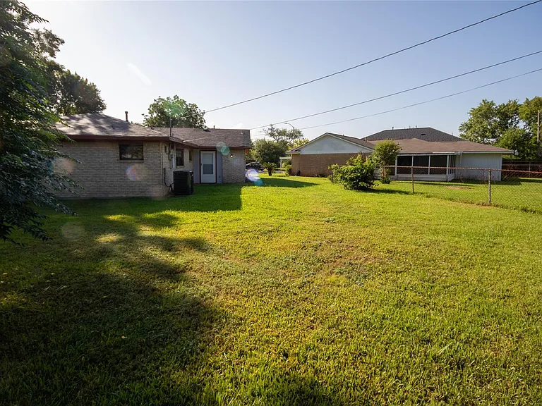 10902 Mosscrest Dr — Photo 21