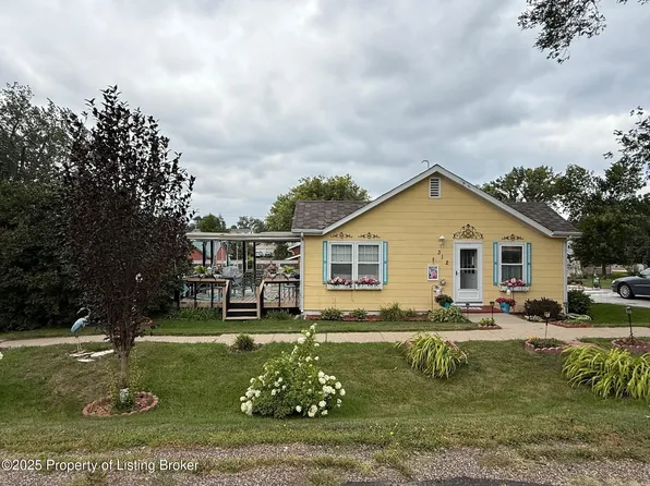 312 6th St, Riverdale, ND 58565