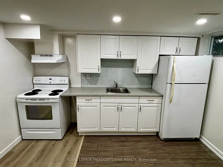 736 Sunnypoint Dr #B — Photo 4