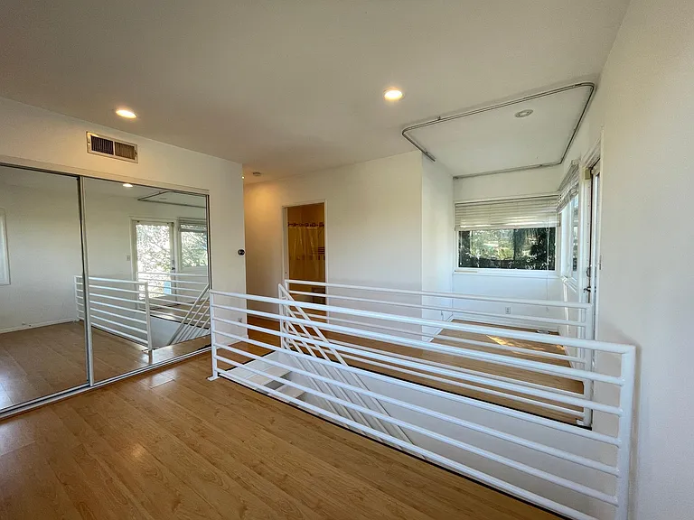 Upstairs Landing/Office/Den Space
