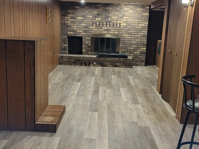 390 Diane Dr — Photo 3