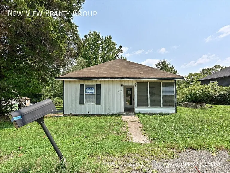 610 N Pear St — Photo 22