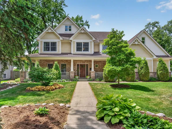 1045 Magnolia Ln, Naperville, IL 60540