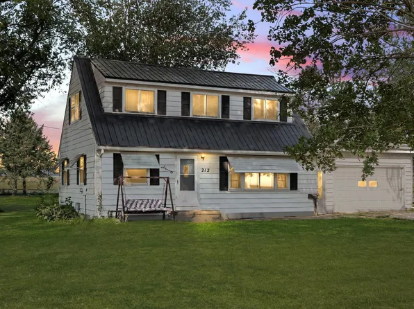 212 S Walnut St, Fairbank, IA 50629