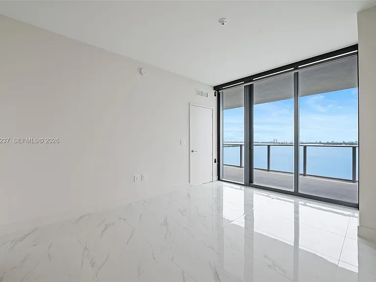 700 NE 24th St #2105 — Photo 3