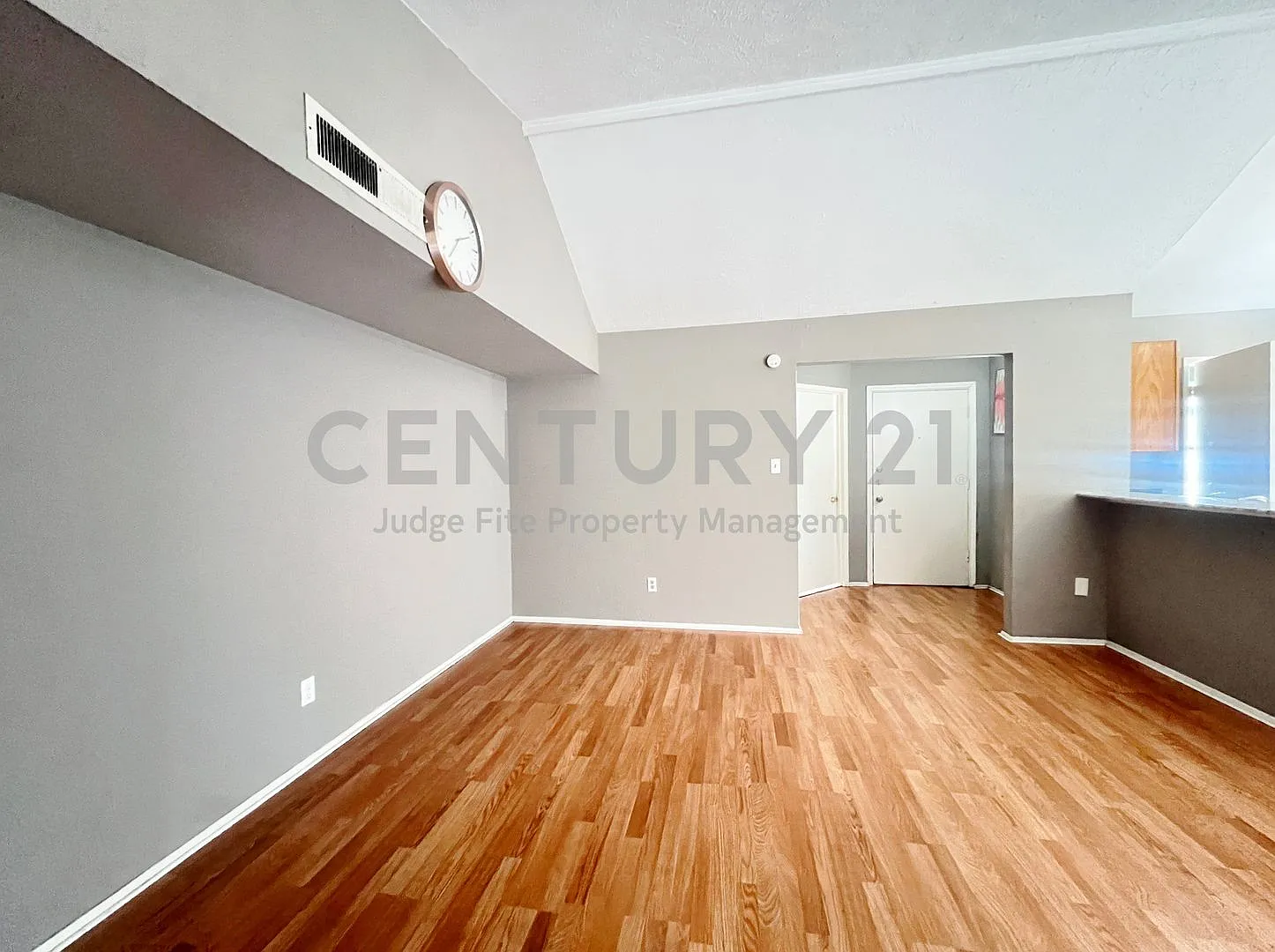 Charming 3/1 Duplex in The Colony For Rent! — Photo 2