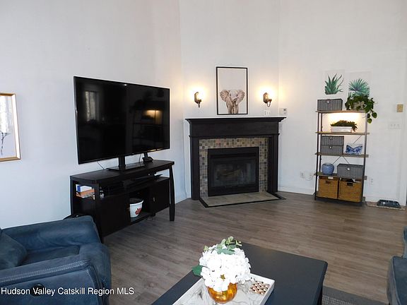 4th image of 33 Meadowlark Lane
