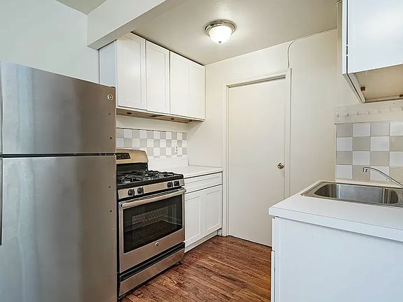 4th image of 205 Allen St APT 10