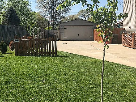 3rd image of 112 Brome Dr