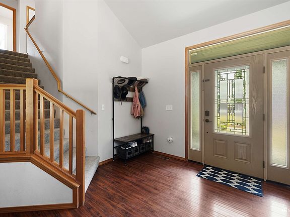 5th image of 20 E Lynda Ln W