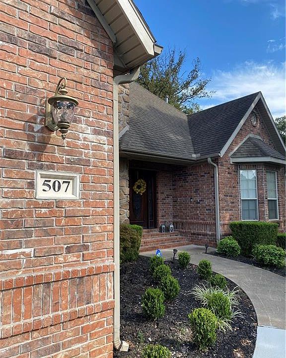 2nd image of 507 SW Sims Dr