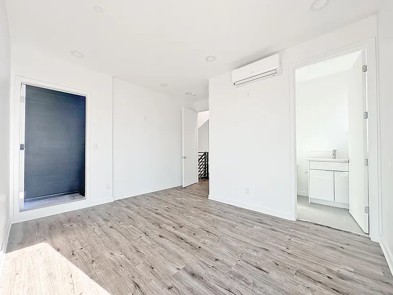 1165 W 39th St — Photo 35