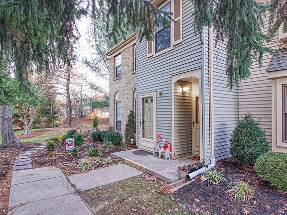 3rd image of 78 Wyndham Place #129