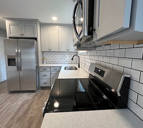 4th image of 28 Glenwood St