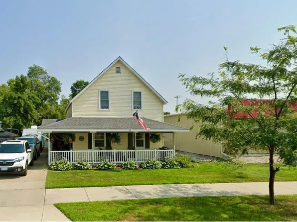 445 3rd Ave SE, Perham, MN 56573