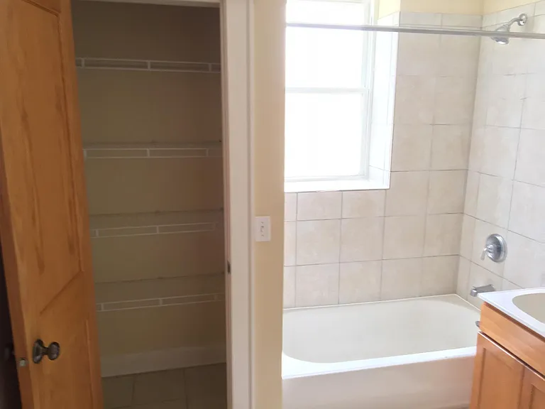 417 Circle Ave #1 — Photo 2