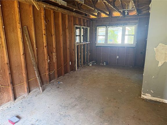 4th image of 6652 Devander Dr