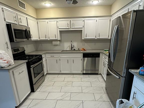 2nd image of 20 Golfview Manor Rd