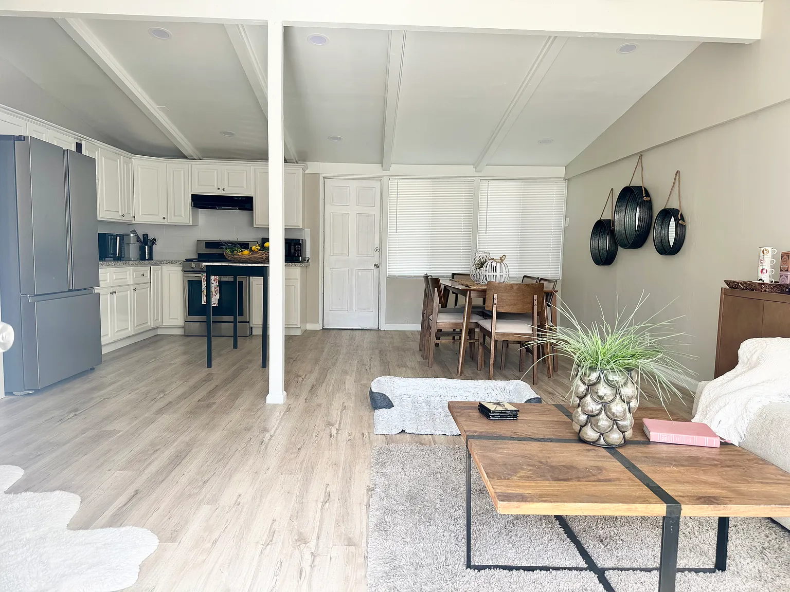 2 bed, 1250 sqft, $1,850 — Photo 4