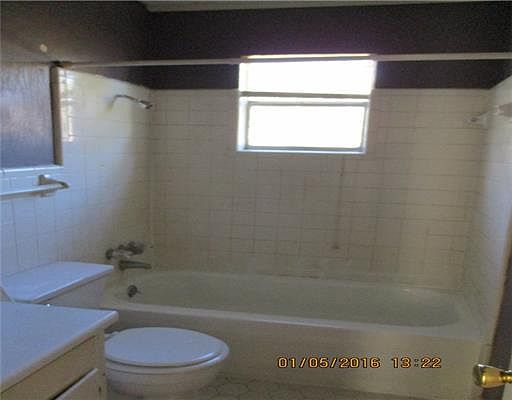 4th image of 1804 Victoria Dr