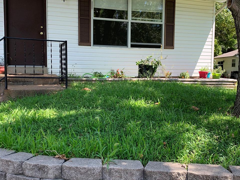 Customize the front flowerbed to your tastes!