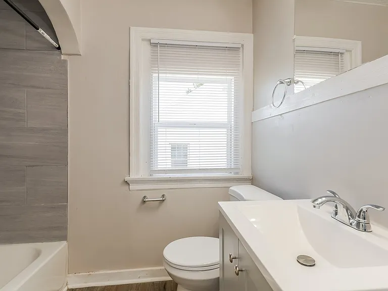 1129927_027_bathroom_13189916.jpg