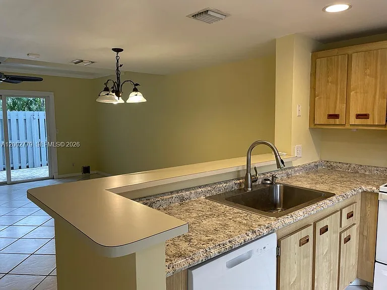 81 SW 3rd St #81 — Photo 6