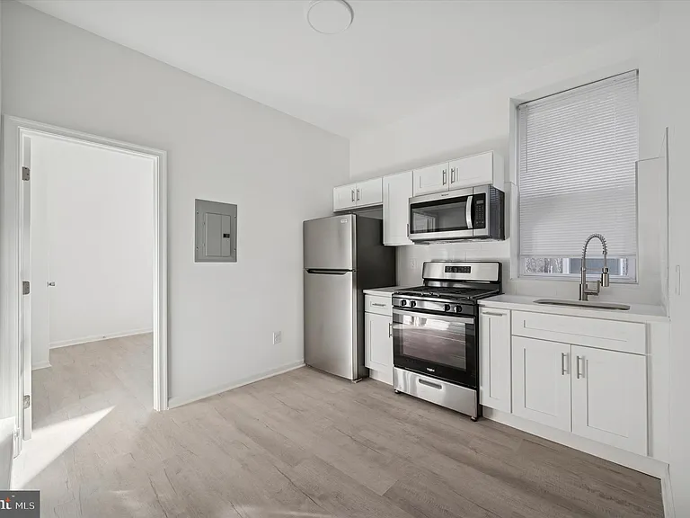 1418 W Erie Ave #4 — Photo 1