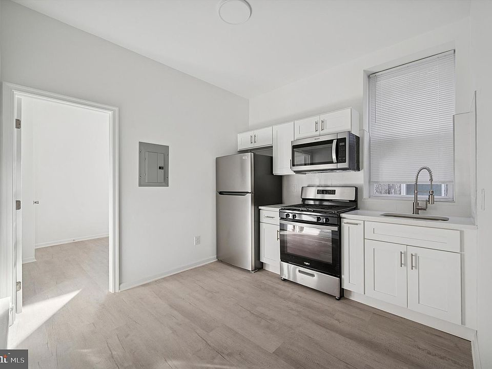 1st image of 1418 W Erie Ave #4