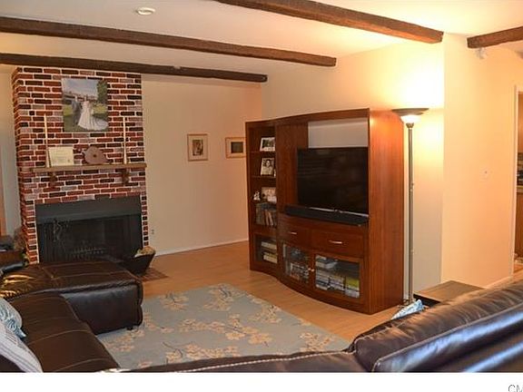 3rd image of 8 Ameridge Dr