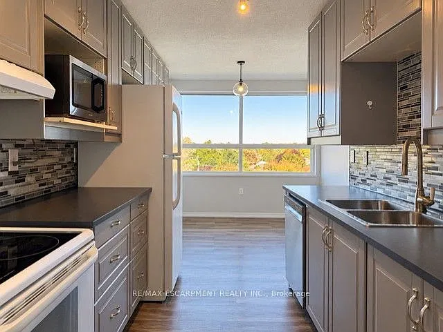 2 bed, $2,100 — Photo 4