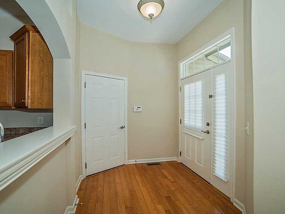3rd image of 4662 English Oak Ct