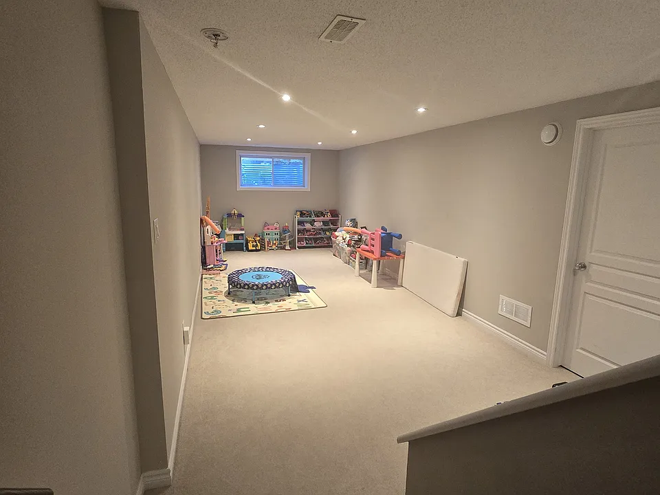 143 Popplewell Cres