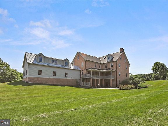 4th image of 60 Southside Dr