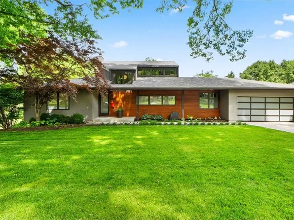 8308 Meadow Ln, Leawood, KS 66206