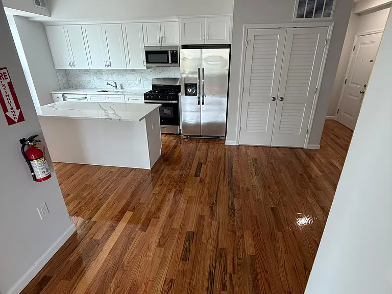 181 Munn Ave #3 — Photo 2