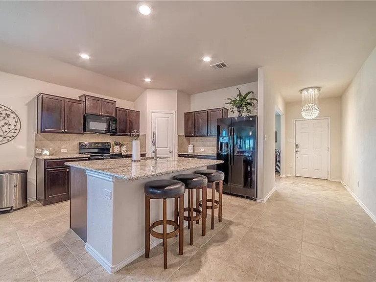 2100 Littleton Dr — Photo 1