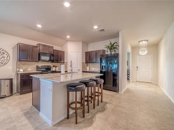 2100 Littleton Dr, Leander, TX 78641