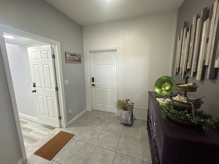 901 Vicenza St — Photo 3