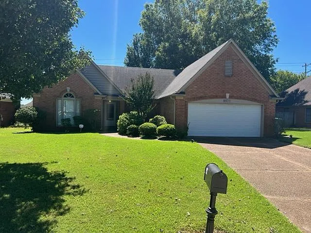 8511 Shingle Oaks Dr — Photo 1