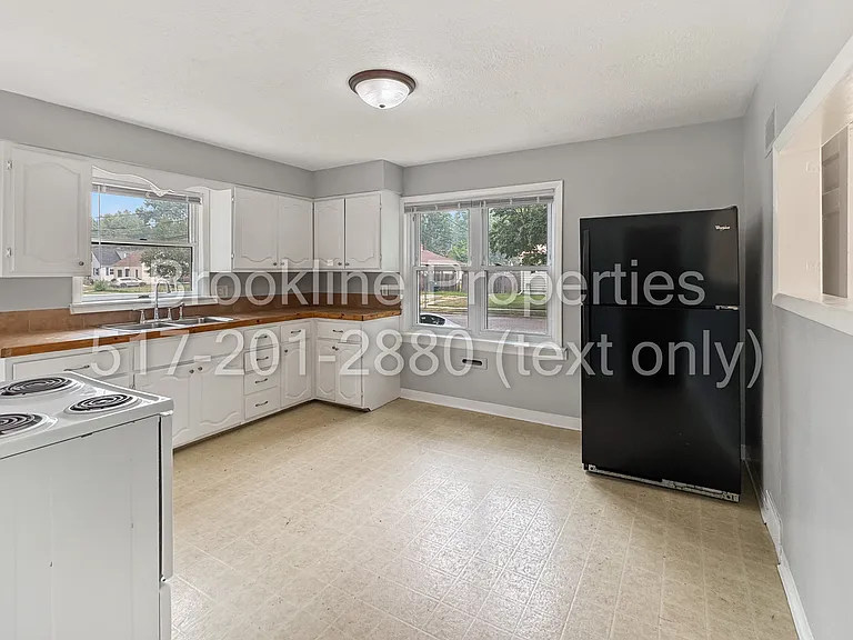 823 Holten St — Photo 10