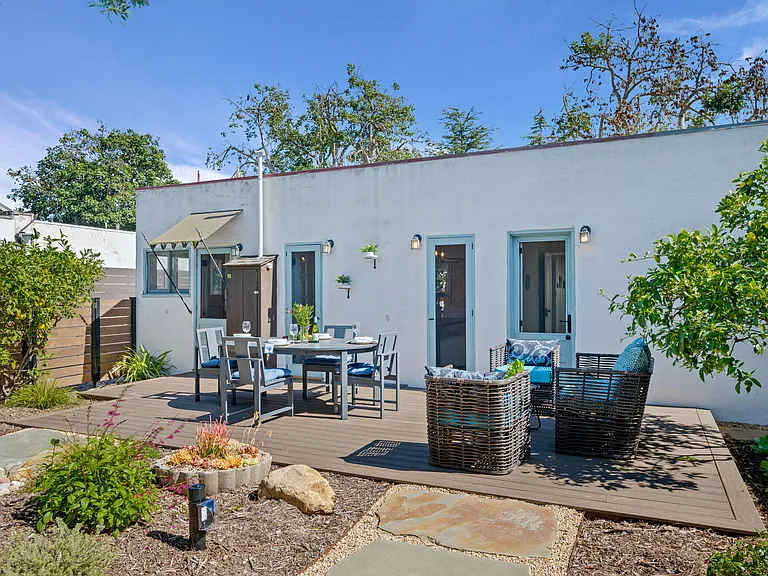 224 W Cota St — Photo 22