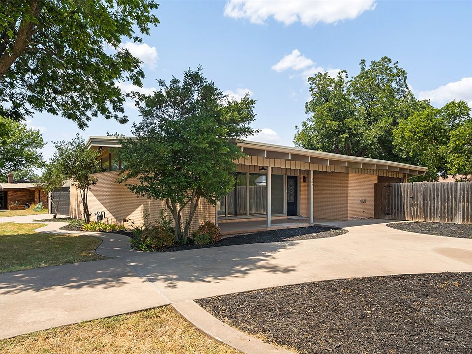 1st image of 502 W Texas Ave