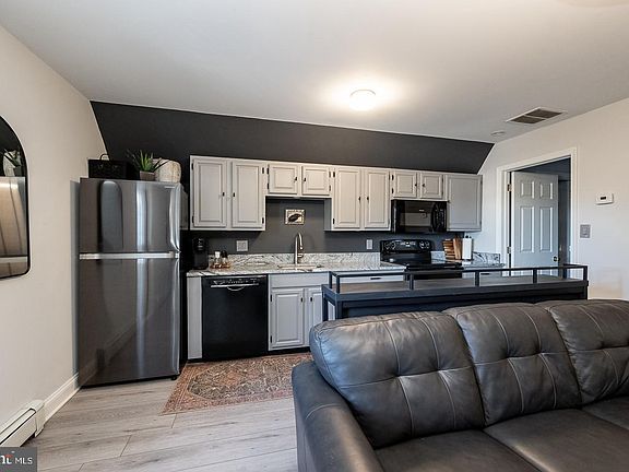4th image of 416 Main St Unit J