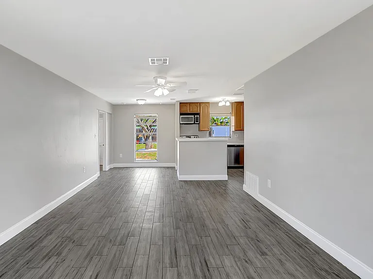 3853 Nottingham Dr — Photo 8