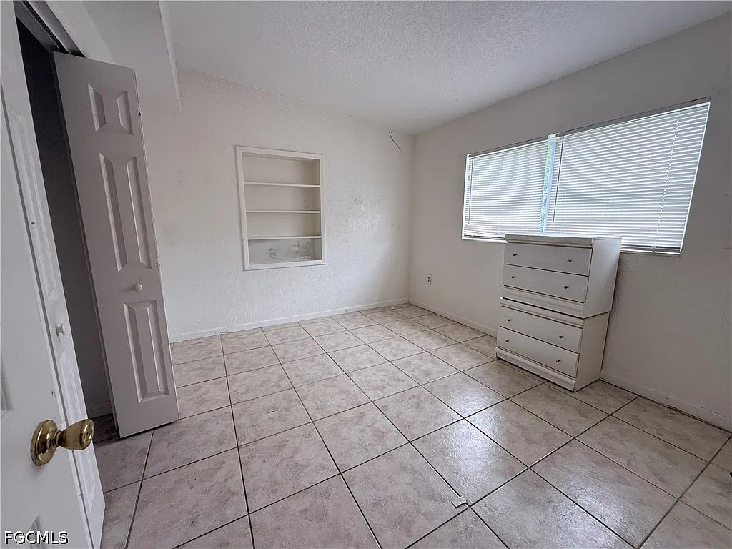 2 bed, 1.0 bath, 858 sqft, $1,200 — Photo 3