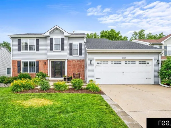 2923 Blackhawk Dr, Bellevue, NE 68123