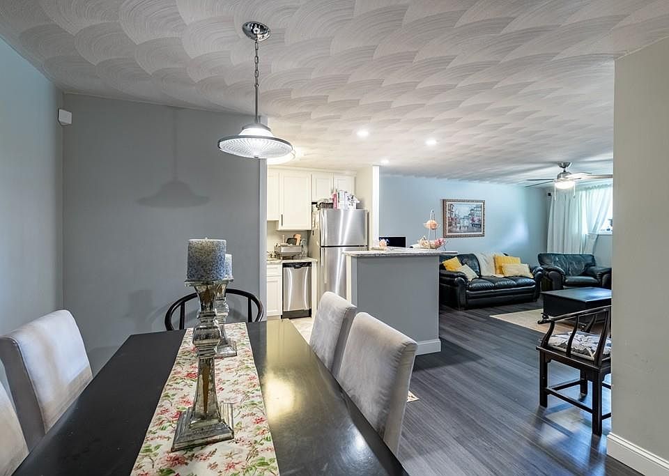 1st image of 1000 Governors Dr APT 7
